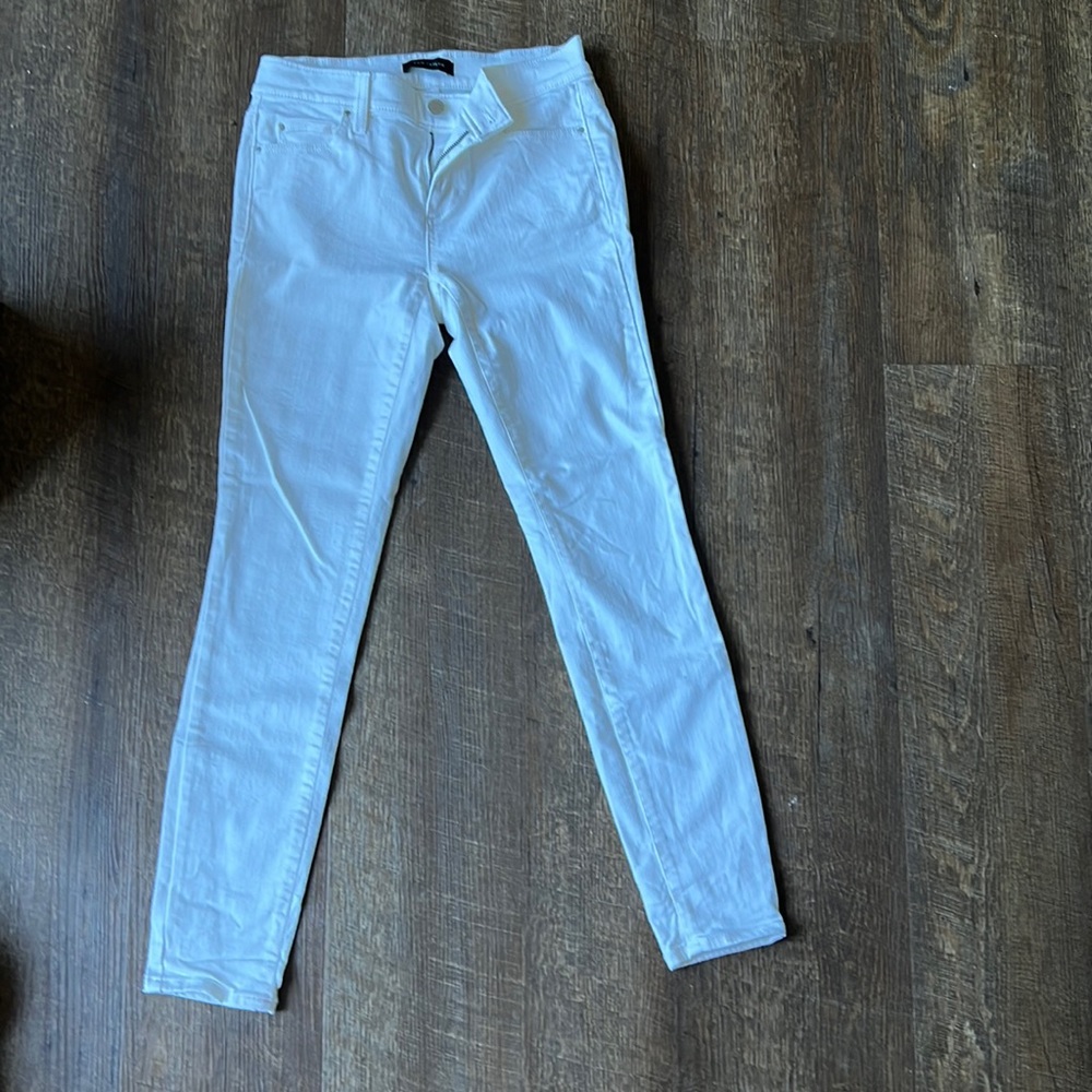 White skinny jeans